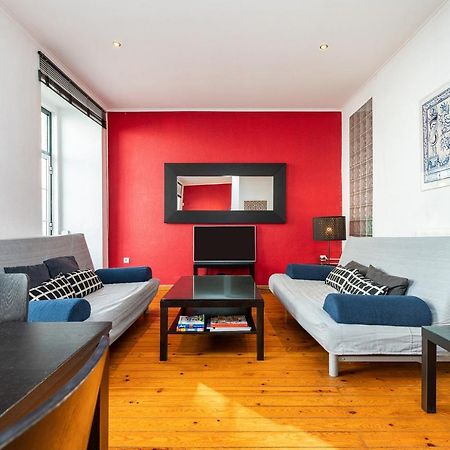 Charming 2 Bedroom Apartment Next To Praca Da Figueira Lisbon Luaran gambar