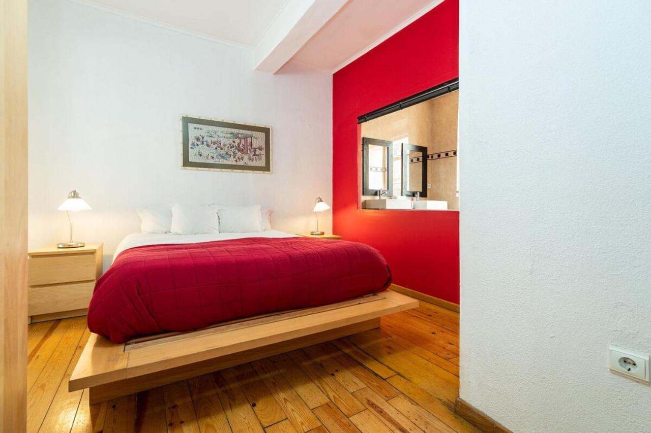 Charming 2 Bedroom Apartment Next To Praca Da Figueira Lisbon Luaran gambar