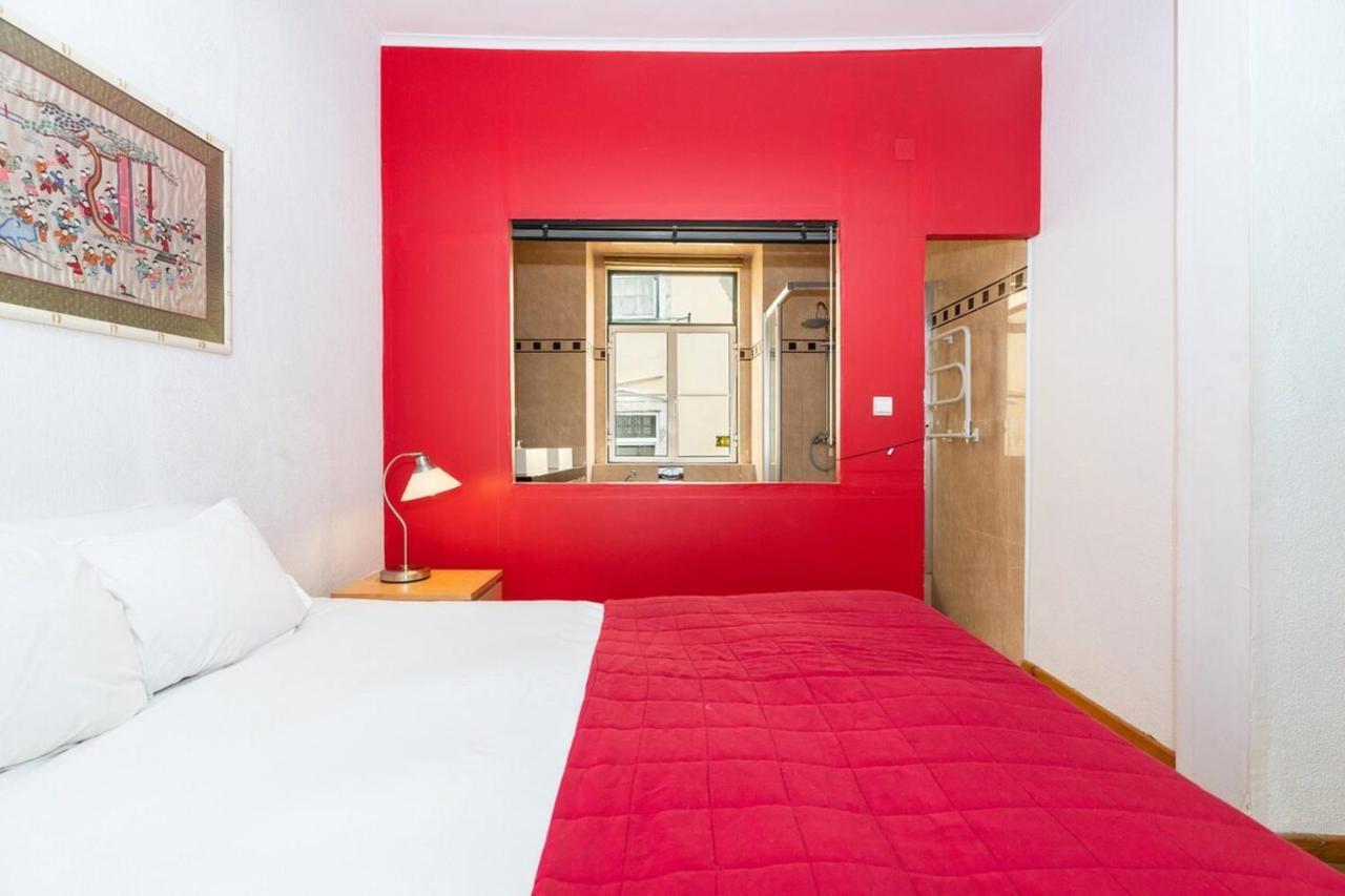 Charming 2 Bedroom Apartment Next To Praca Da Figueira Lisbon Luaran gambar