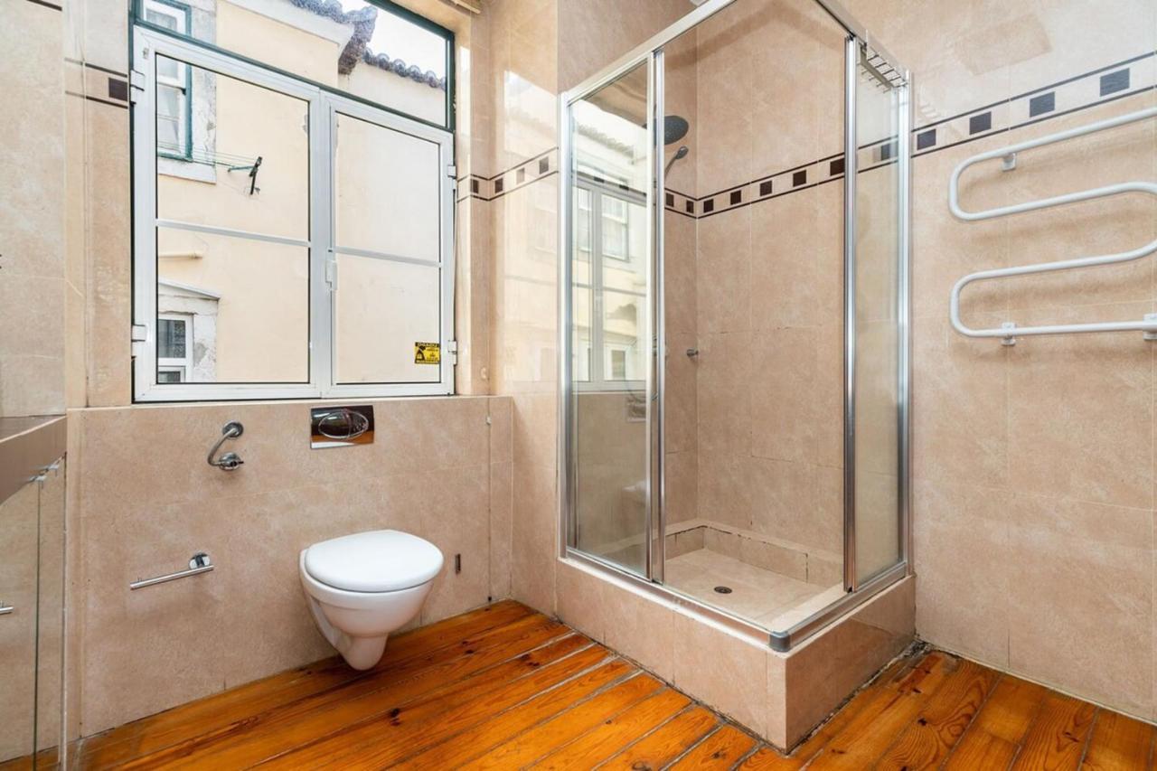 Charming 2 Bedroom Apartment Next To Praca Da Figueira Lisbon Luaran gambar