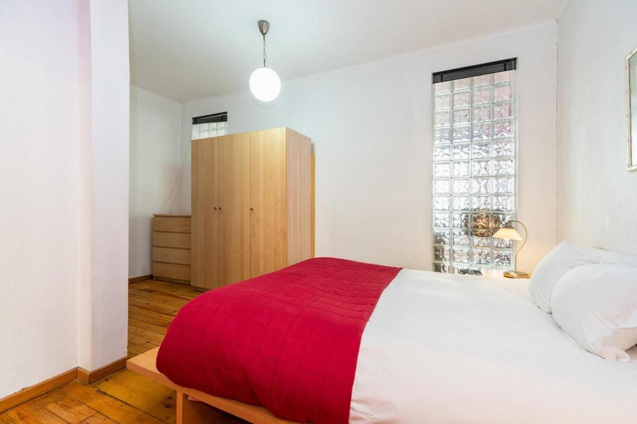 Charming 2 Bedroom Apartment Next To Praca Da Figueira Lisbon Luaran gambar