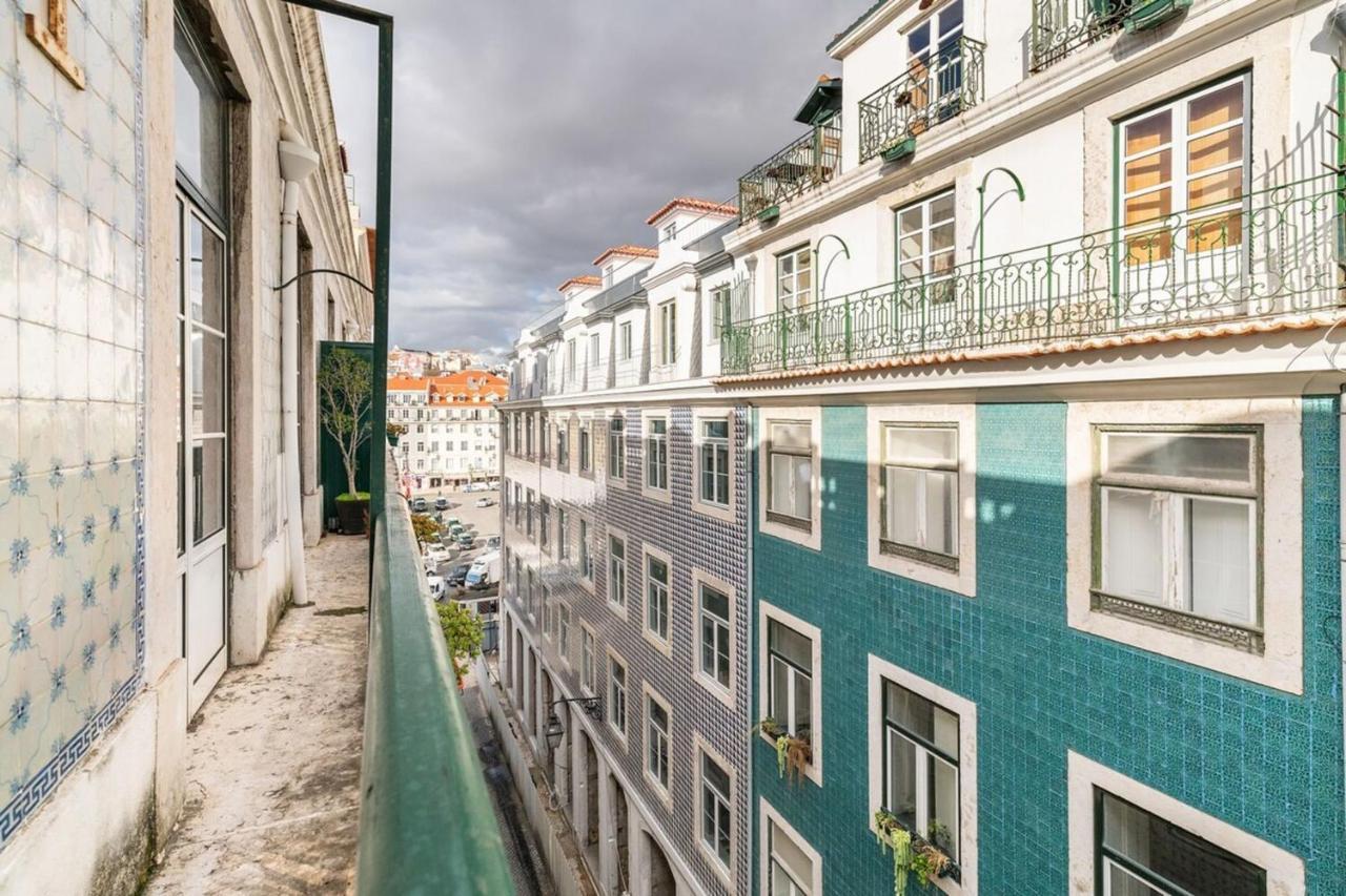 Charming 2 Bedroom Apartment Next To Praca Da Figueira Lisbon Luaran gambar