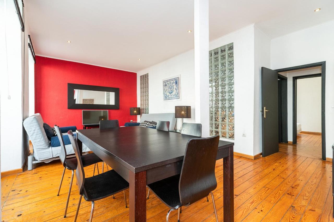 Charming 2 Bedroom Apartment Next To Praca Da Figueira Lisbon Luaran gambar