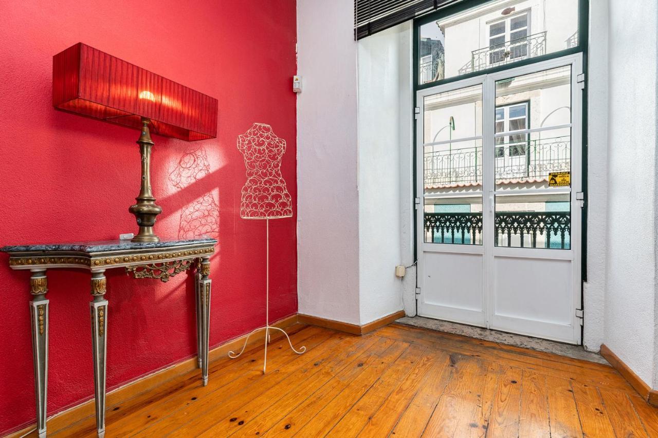 Charming 2 Bedroom Apartment Next To Praca Da Figueira Lisbon Luaran gambar